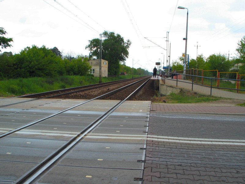 przejazd, dalej peron